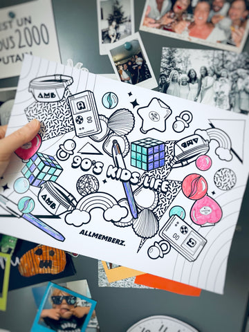 Illustration pour enfants de la marque ALLMEMBERZ, le streetwear coll et coloré pour les enfants, avec un arrière-plan de photos de famille