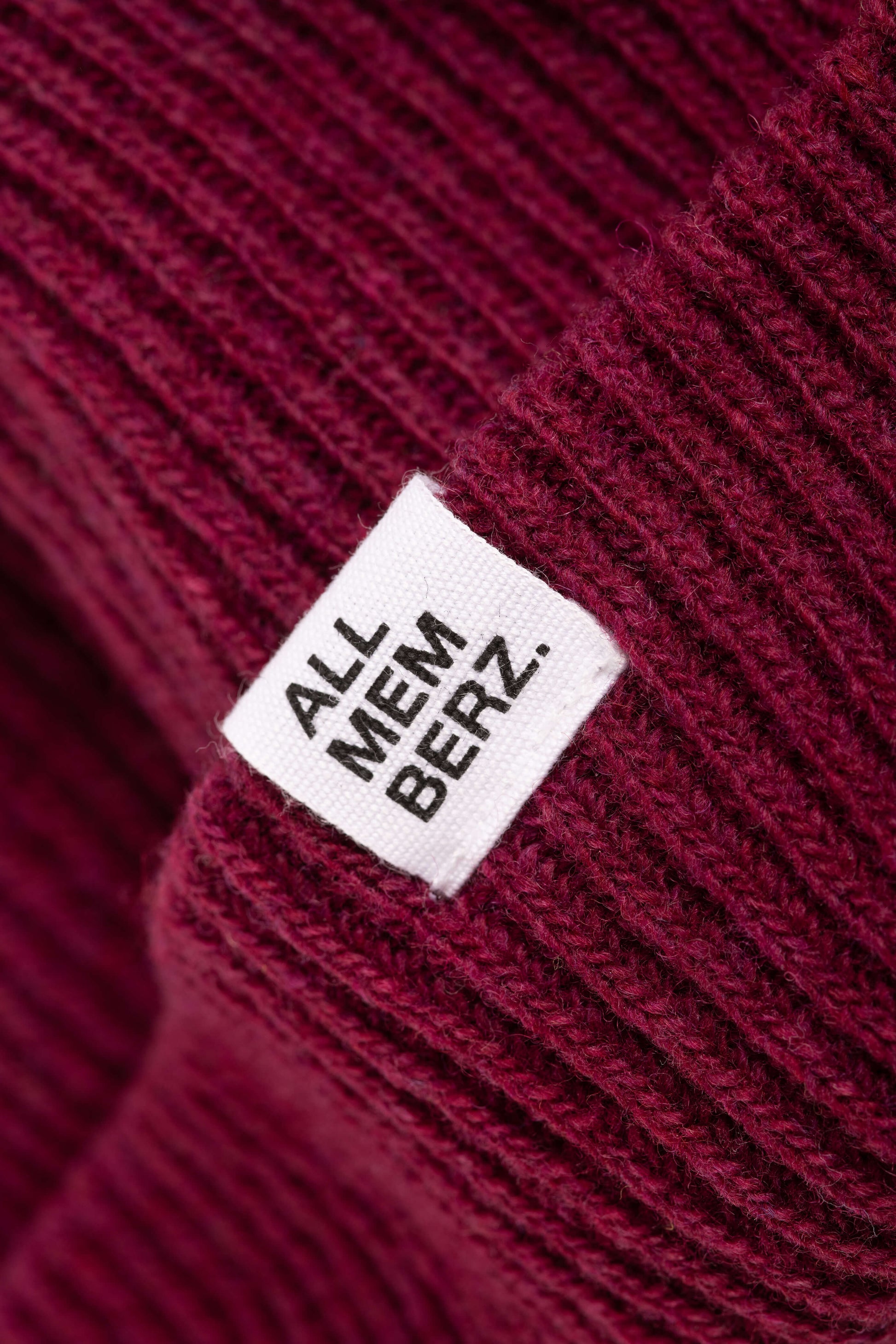 bonnet streetwear pour enfant en laine, doux, maille côtelée, couleur prune, étiquette logo Allmemberz