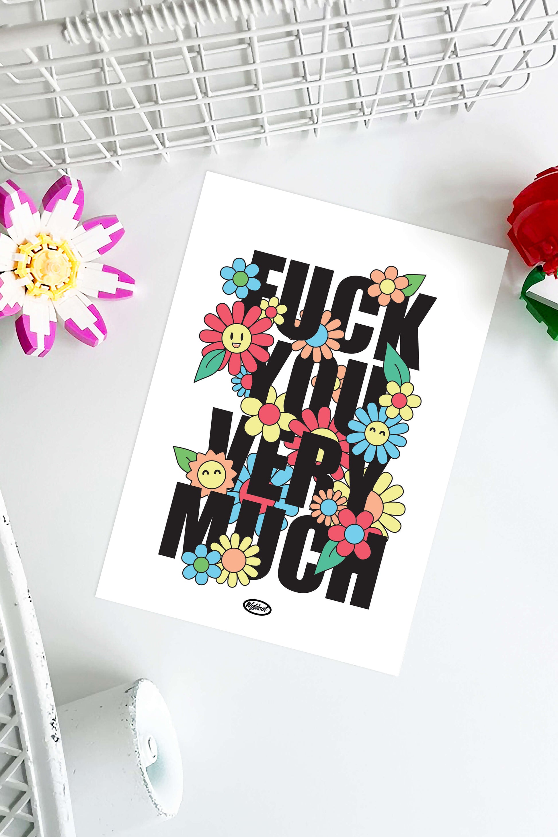 affiche typographie message explicite fuck you very much et fleurs colorées kawaii, sur fond blanc