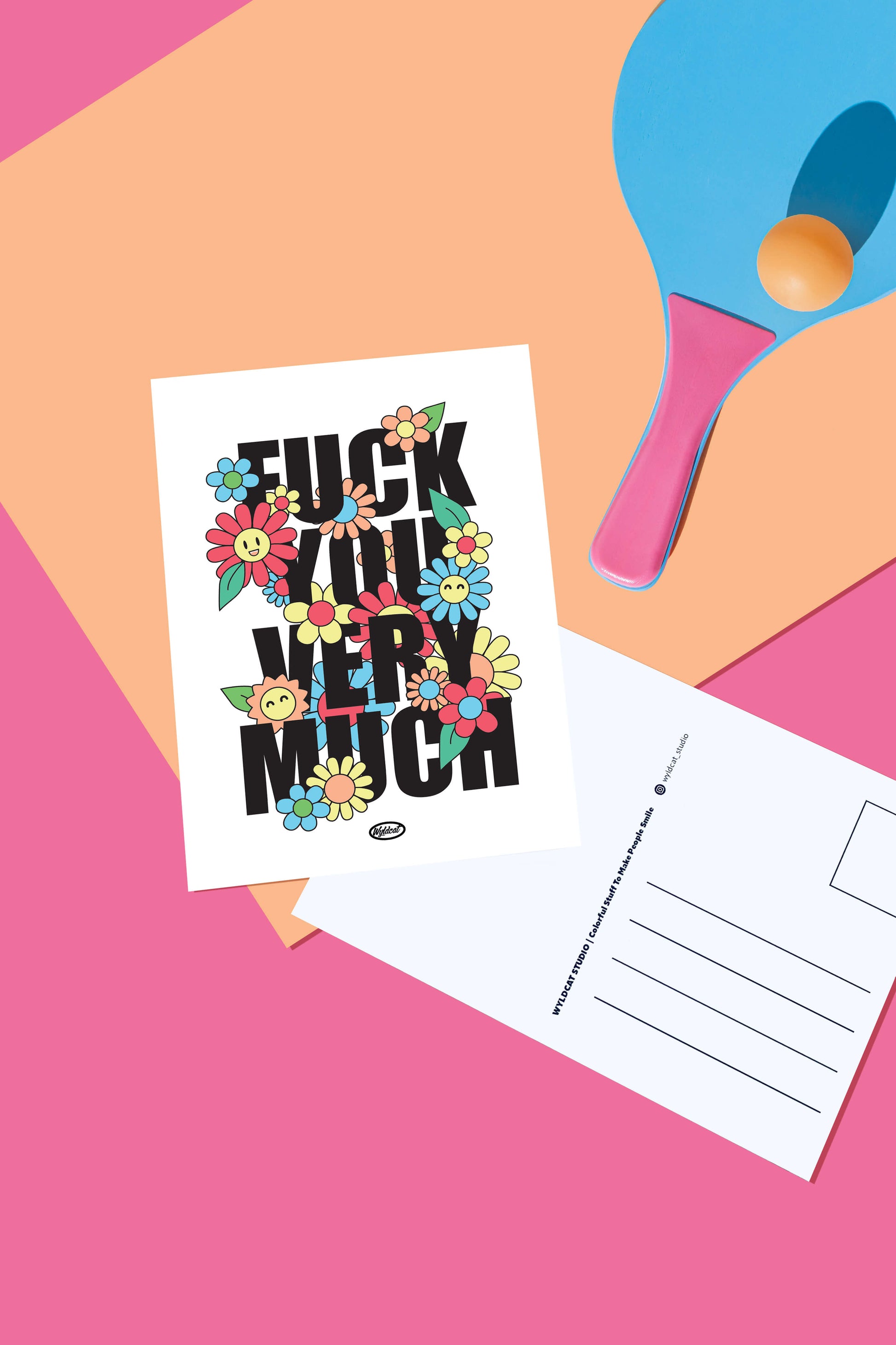 carte postale typographie message explicite fuck you very much et fleurs colorées kawaii, sur fond blanc