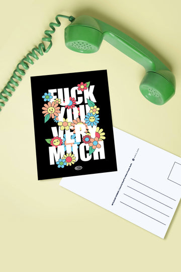 carte postale typographie message explicite fuck you very much et fleurs colorées kawaii, sur fond noir