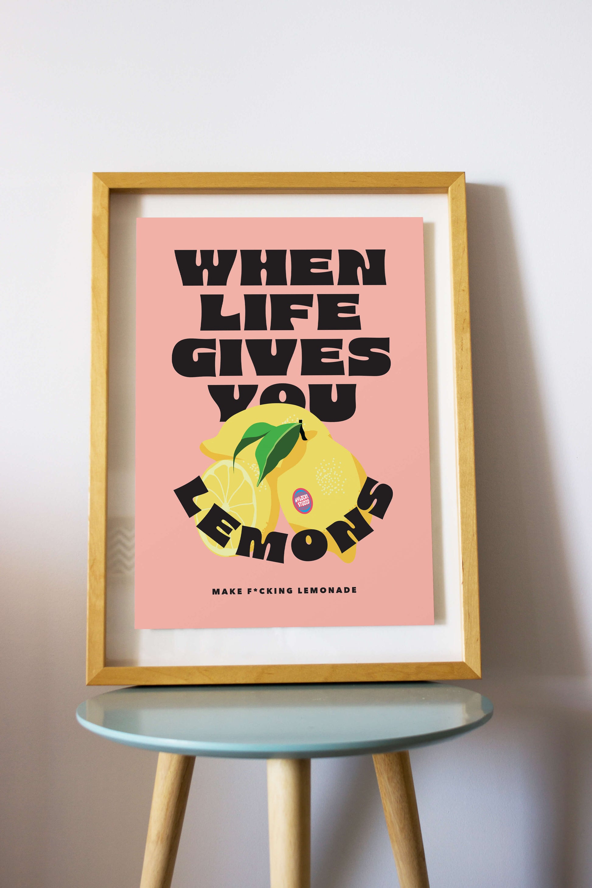 affiche format A3 style rétro fond pêche, illustration citrons limonade message positif