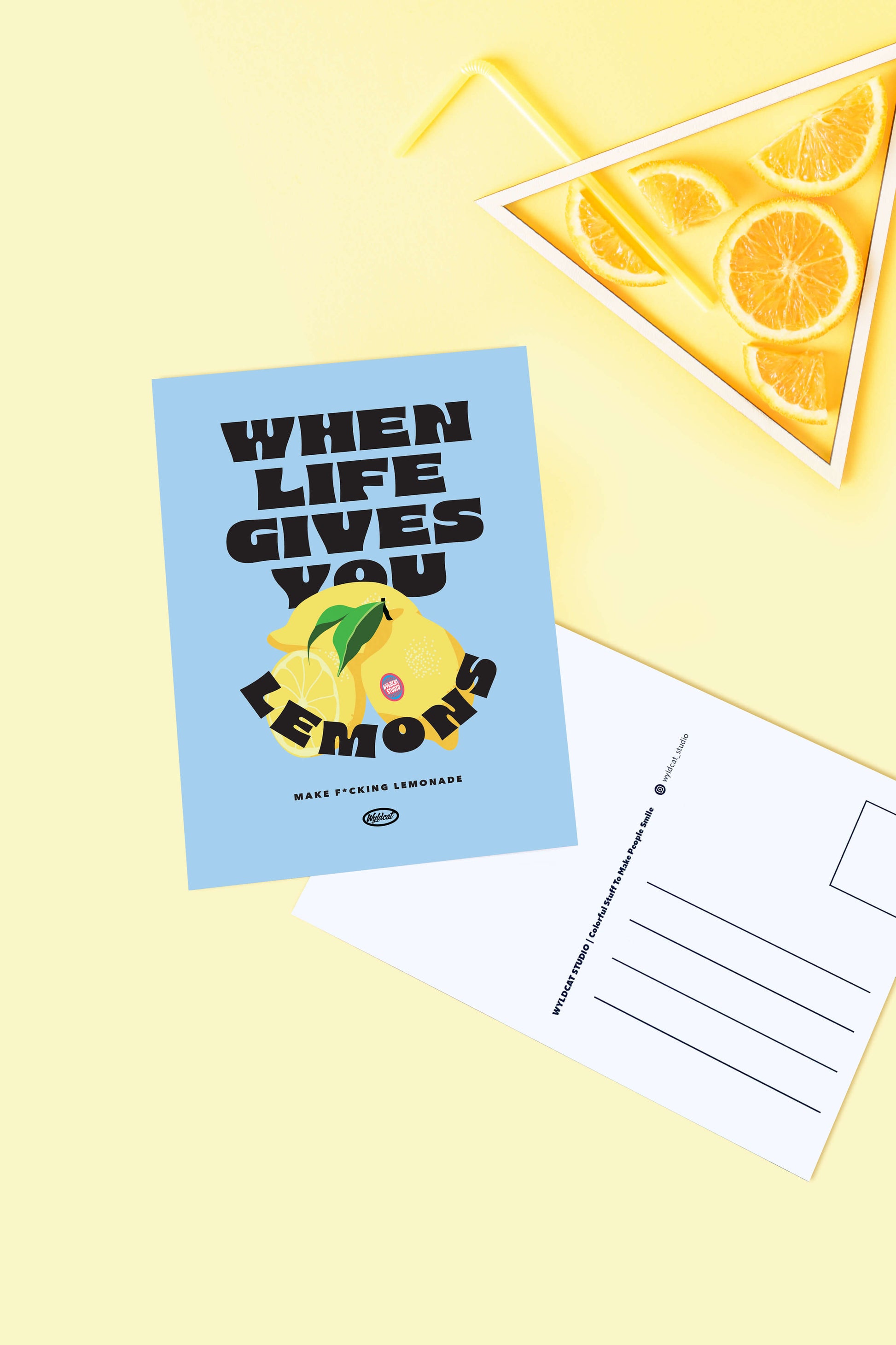 carte postale style rétro fond bleu, illustration citrons limonade message positif
