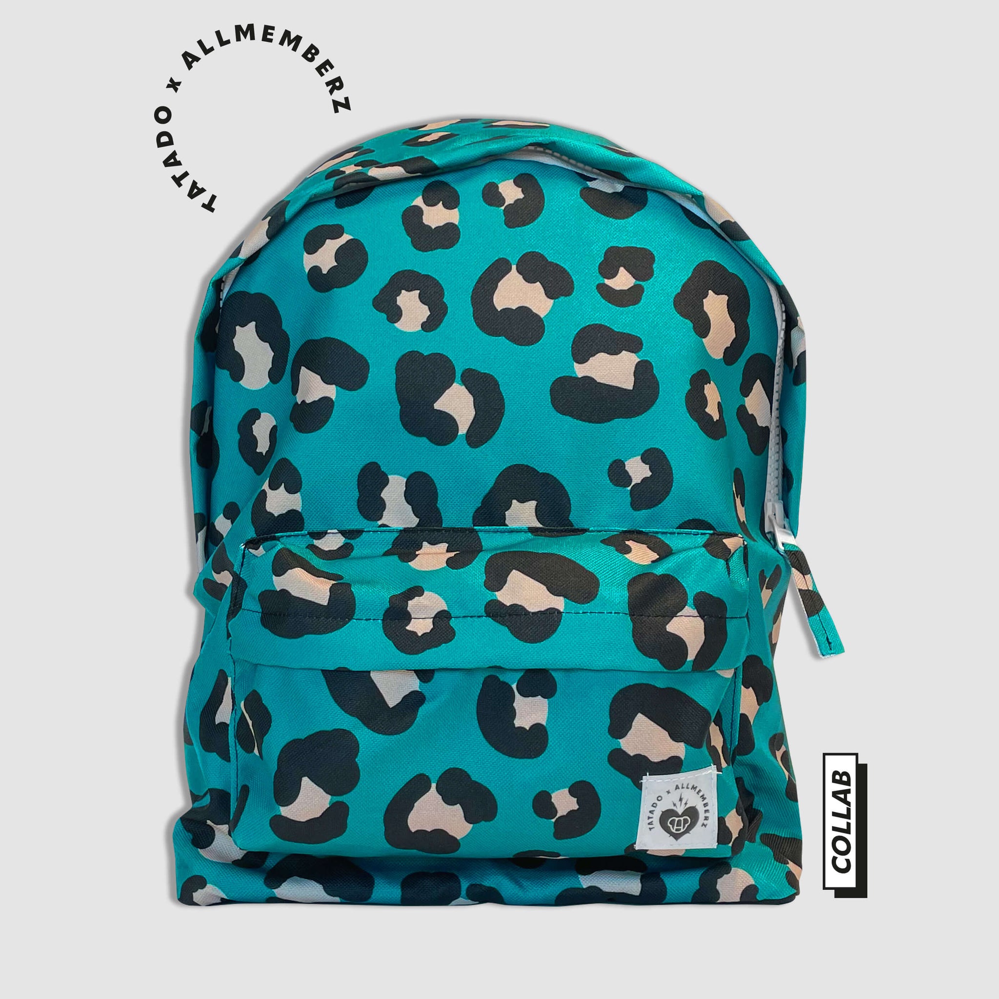 sac à dos pour enfant motif imprimé léopard fond bleu vert, vue de face avec poche